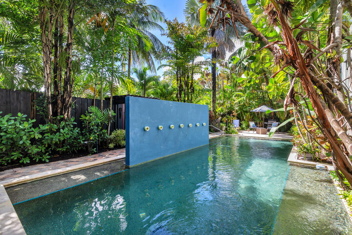 Property Photo:  1412 S Lake Avenue  FL 33401