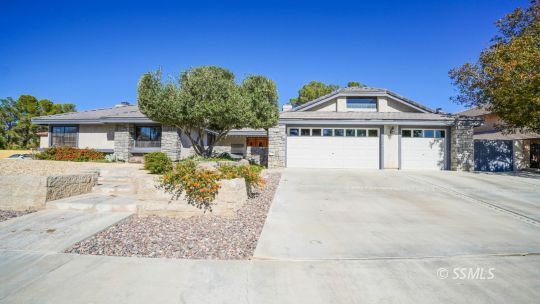 Property Photo:  948 Hermosa Ave  CA 93555 