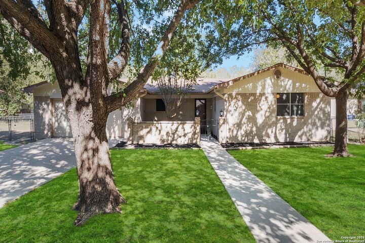 Property Photo:  616 Ridgecrest  TX 78130 