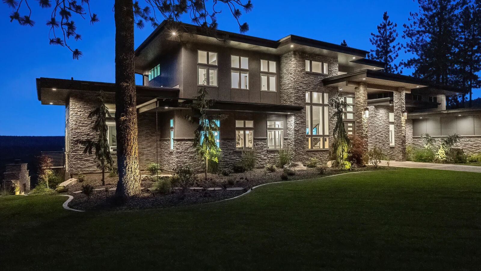 Property Photo:  13903 N Riverbluff Ln  WA 99208 