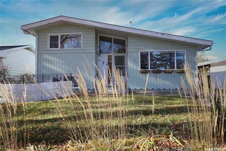 Property Photo:  7 Howell Avenue  SK S7L 3S7 