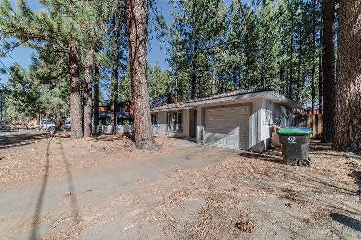 Property Photo: 1079 Glenwood Way CA 96150