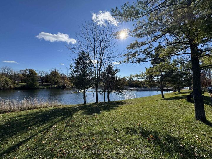 Photo de la propriété:  811 Morphet Avenue  ON K9J 2X7