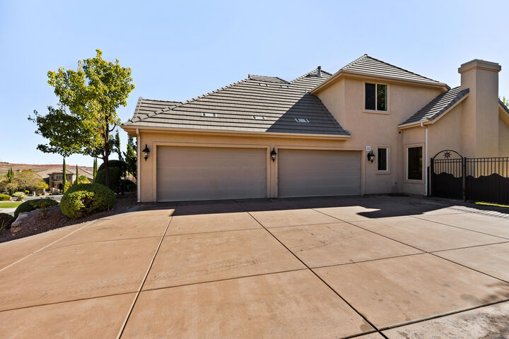 Property Photo: 1253 W Lexington St UT 84780