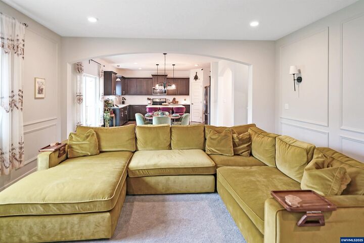 Property Photo: 804 River Av OR 97327