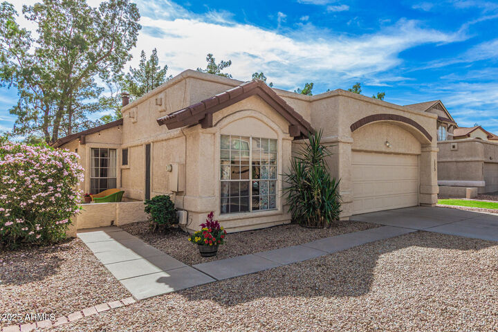 Property Photo:  1323 W Manor Street  AZ 85224 