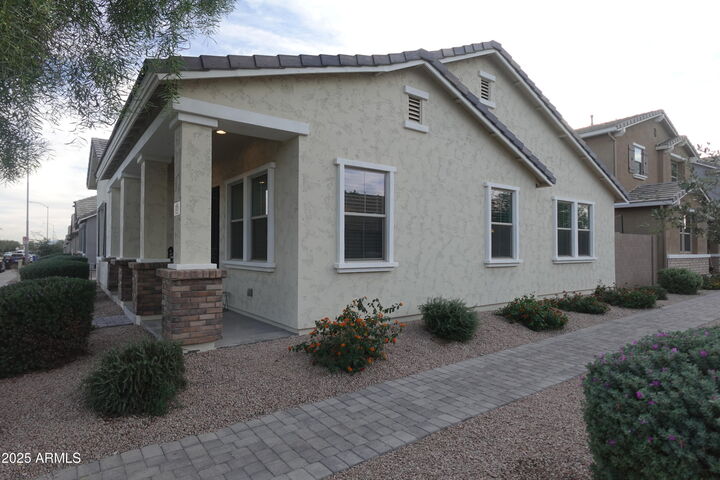 Property Photo:  324 N 56th Place  AZ 85208 