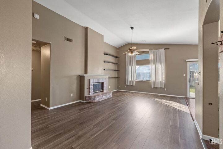 Property Photo:  7401 Cupio Street  CA 93313 