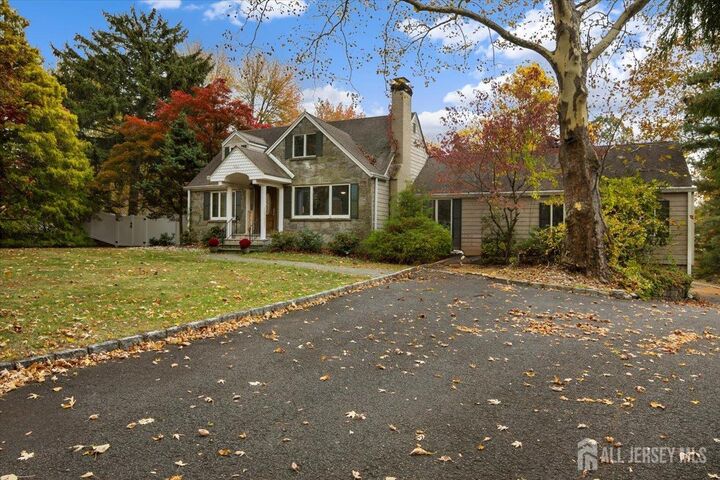 Property Photo:  980 Raritan Road  NJ 07076 