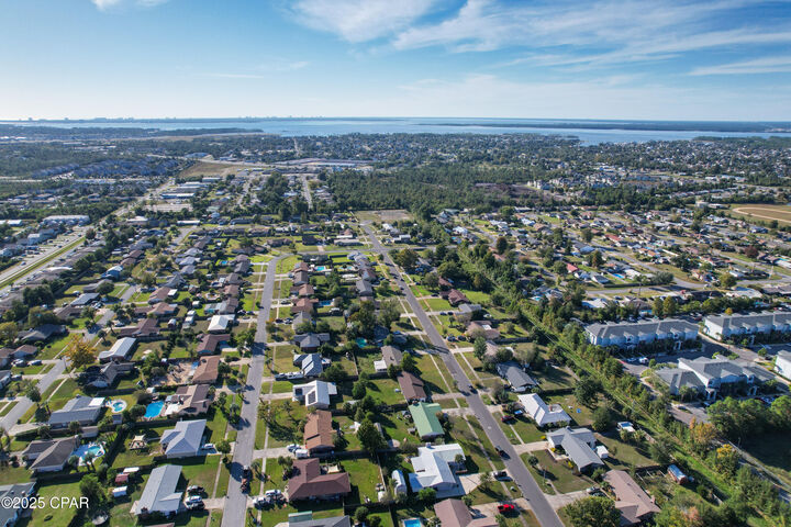 Property Photo: 305 Floyd Drive FL 32444