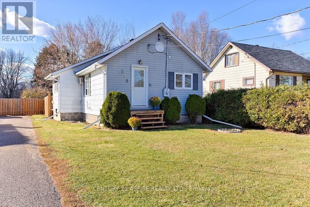 Photo de la propriété:  208 Golf Course Road  ON K8A 7B3 