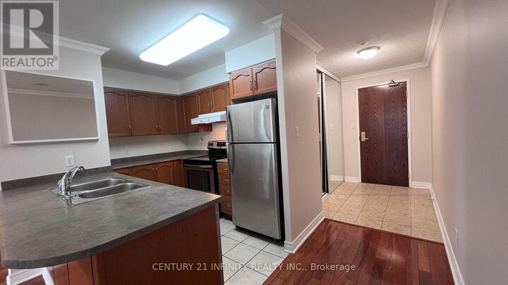 Property Photo: 156 Enfield Place 2116 ON L5B 4L8