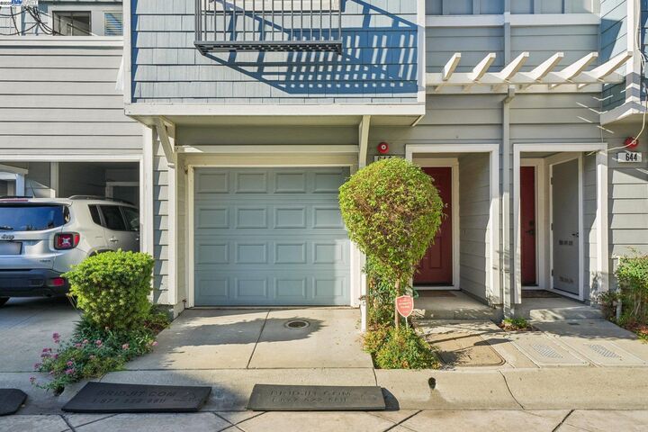 Property Photo: 640 Mesa Cir CA 94541