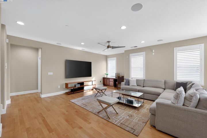 Property Photo:  3231 Central Pkwy  CA 94568 