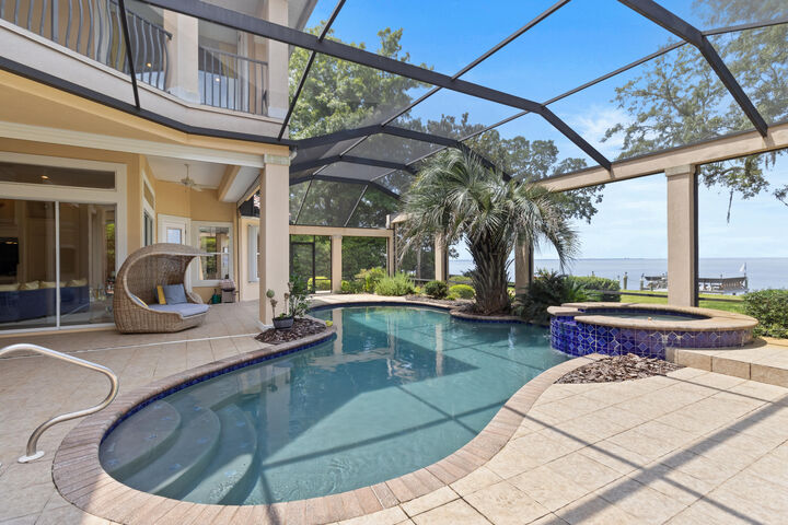 Property Photo:  923 Lido Circle  FL 32578 