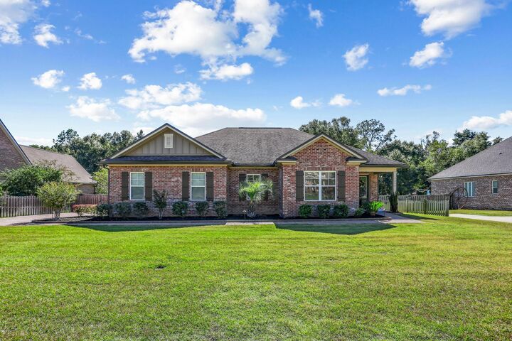 Property Photo:  1488 Mill Creek Drive  FL 32531 