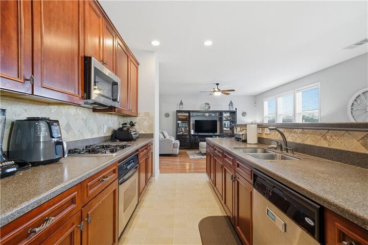 Property Photo: 21 Parkmont Way GA 30132