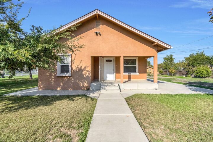 1140 W King Avenue  Tulare CA 93274 photo