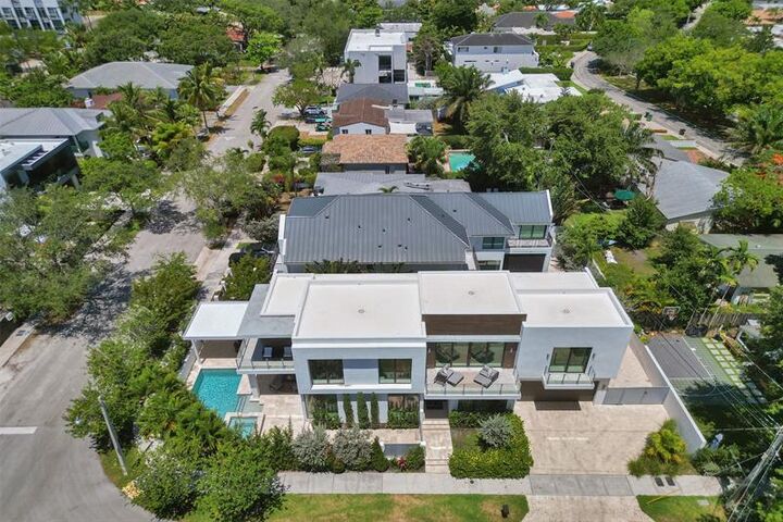 Property Photo:  1111 SE 9th Ave  FL 33316 