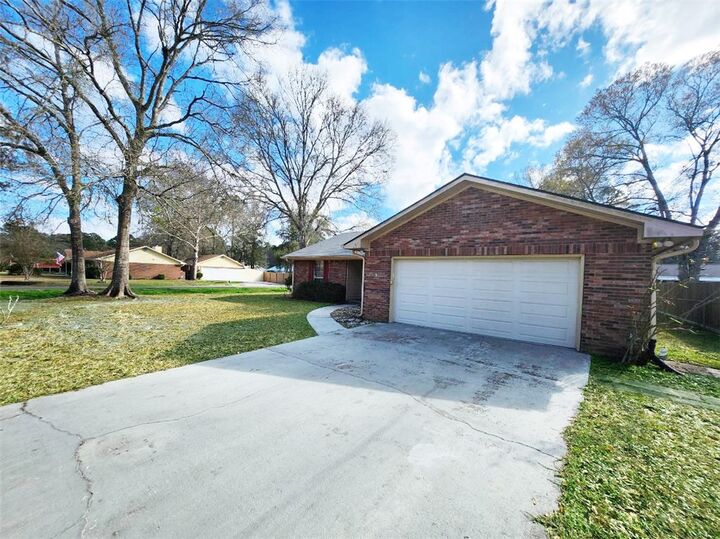 Property Photo:  157 W Peach Avenue  GA 31548 