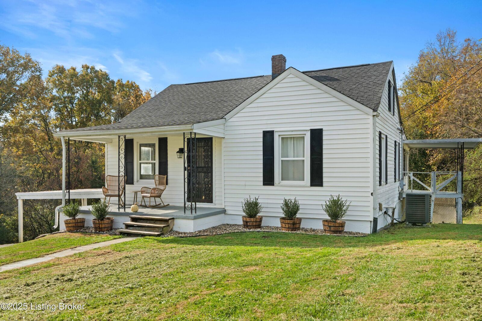 Property Photo: 11048 Frankfort Rd KY 40076