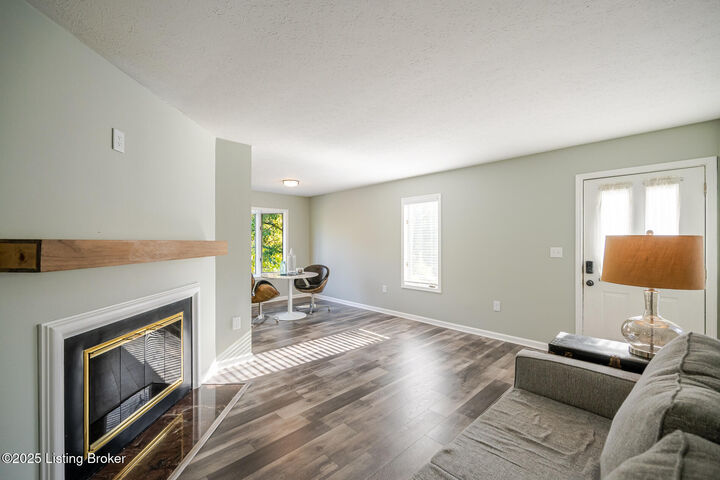 Property Photo: 5560 Forest Lake Dr KY 40059