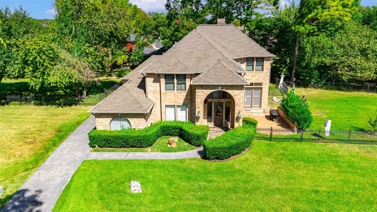 Property Photo: 566 Edgewood Drive TX 77356