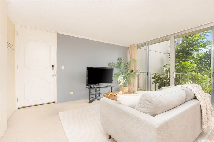 1634 Makiki Street 203  Honolulu HI 96822 photo