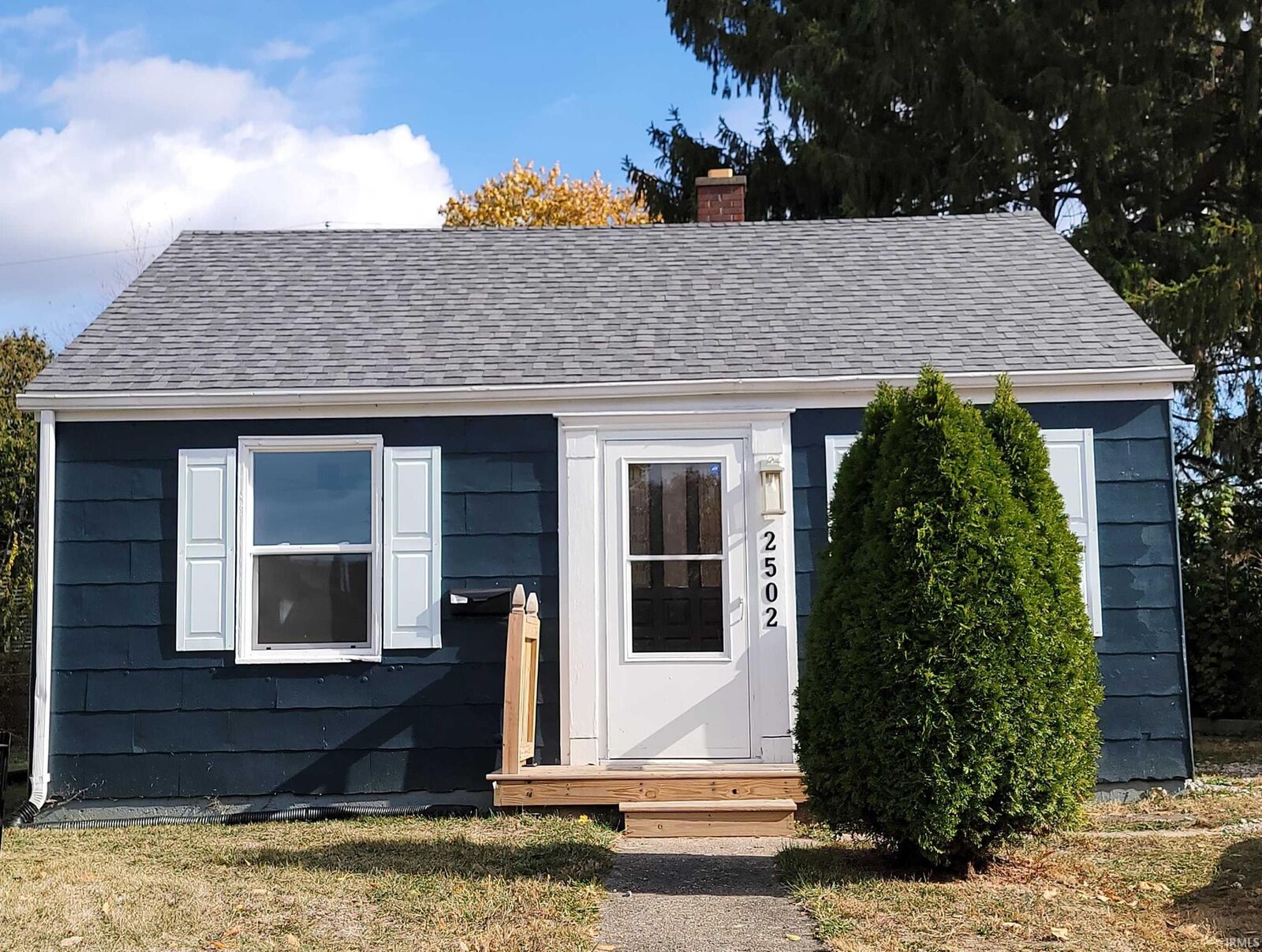 Property Photo:  2502 Sherman Boulevard  IN 46808-2006 