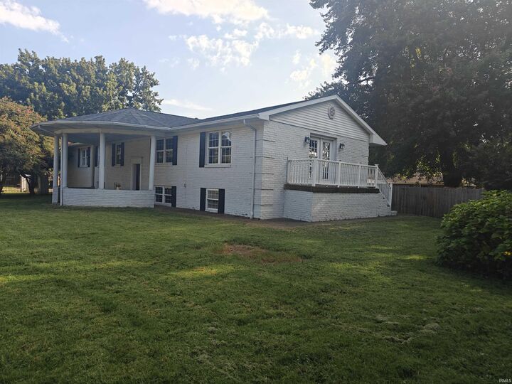 Property Photo:  6401 E Oak Street  IN 47715 