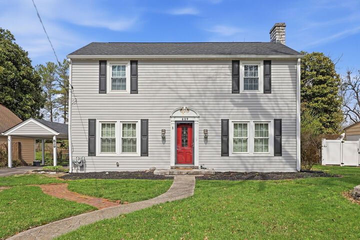 Property Photo: 829 W Lexington Avenue KY 40422
