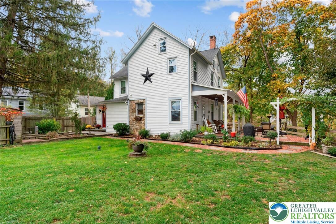 Property Photo: 689 Riegelsville PA 08848