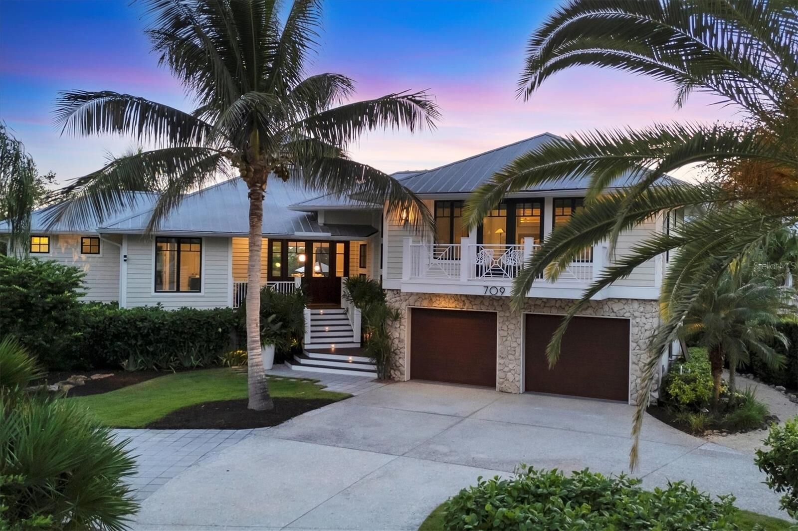 Property Photo: 709 Eagle Point Drive FL 34285