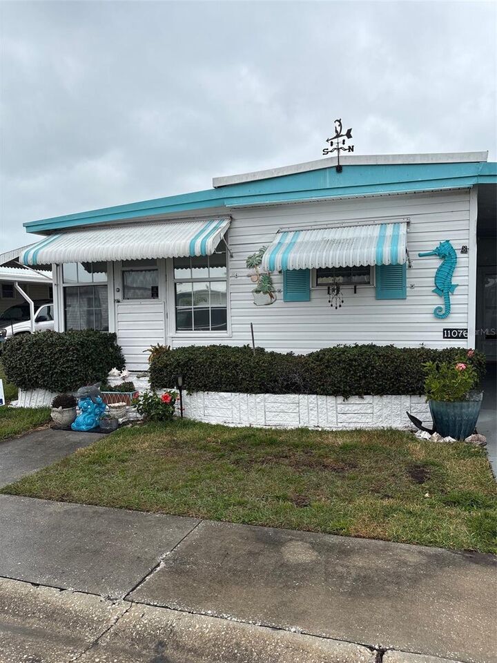 Property Photo: 11076 100th Street 41 FL 33773