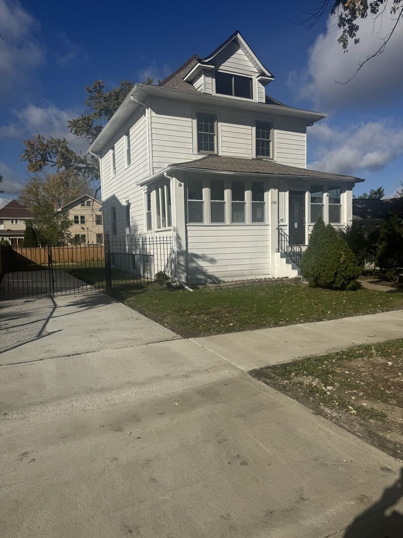 Property Photo:  1306 S 6th Avenue  IL 60153 