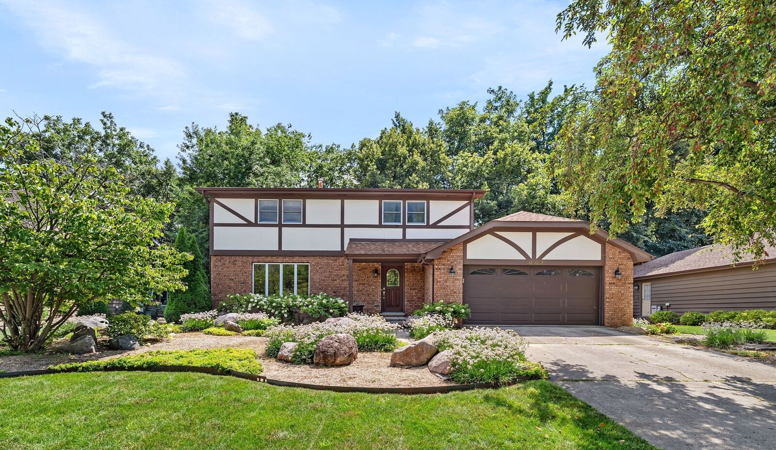 Property Photo: 1007 Windsor Drive IL 60404
