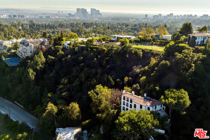 Property Photo:  1301 N Beverly Drive  CA 90210 