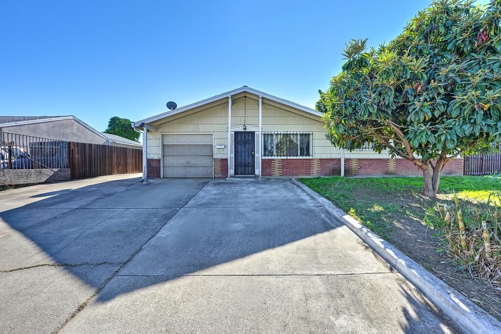 Property Photo:  7580 Bellini Way  CA 95828 