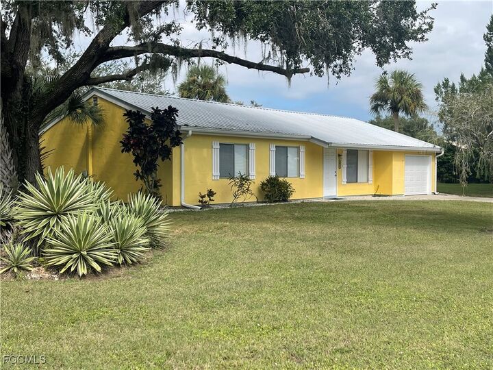 Property Photo:  4015 Rainbow Circle  FL 33935 