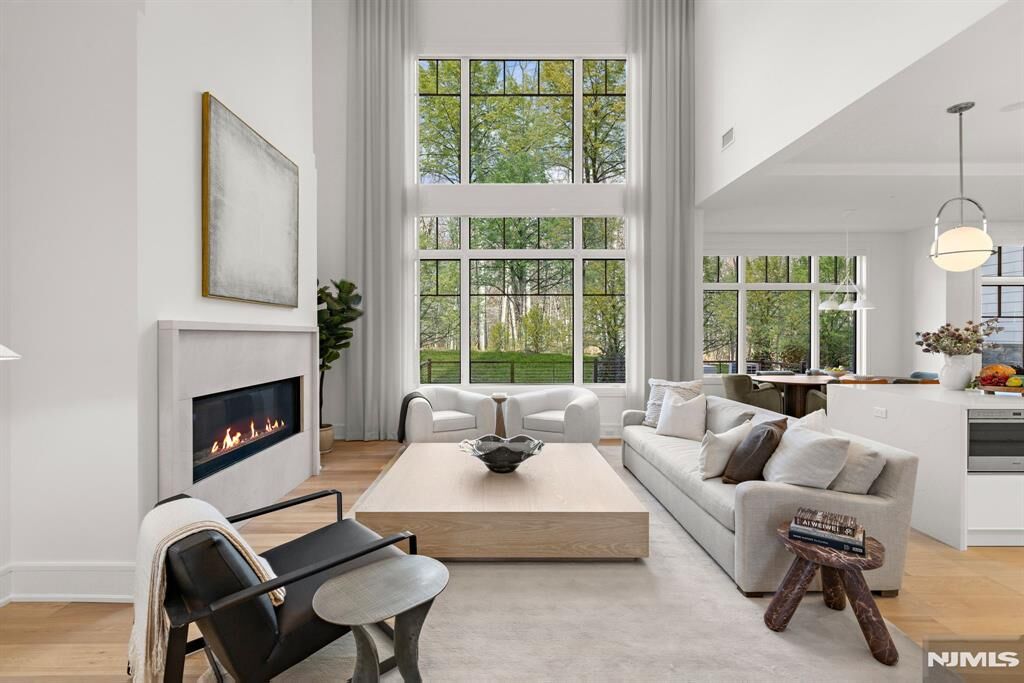 Property Photo:  1 Stone Bridge Court  NJ 07627 