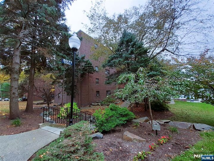 Property Photo:  3071 Edwin Avenue 5G  NJ 07024 