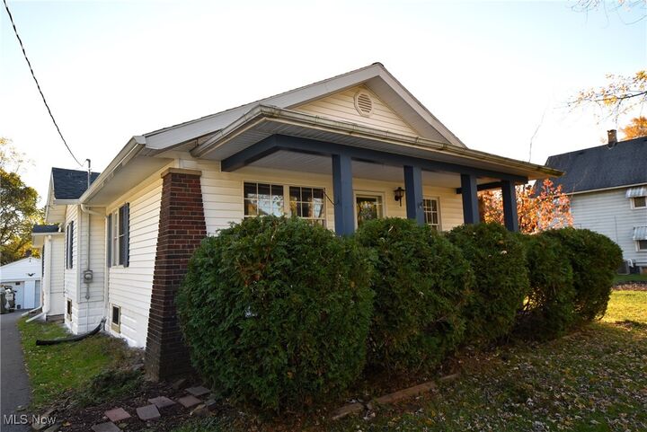 Property Photo: 3385 Hughes Avenue OH 44420