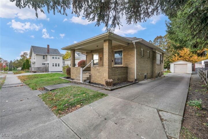 Property Photo:  217 W Fike Avenue  OH 44667 