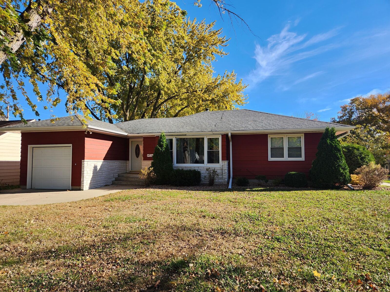 Property Photo: 902 Clausen Avenue MN 56007