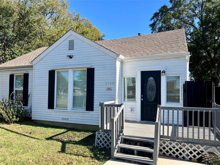 Property Photo: 2148 Brookfield Avenue A TX 75235