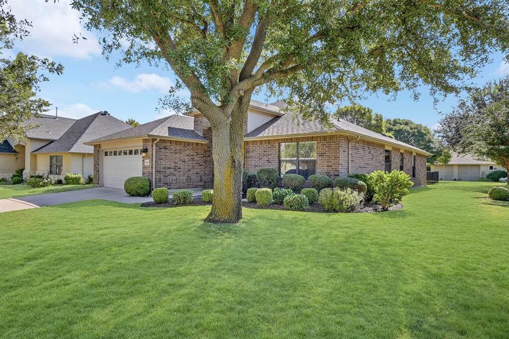 Property Photo: 9609 Pinewood Drive TX 76207