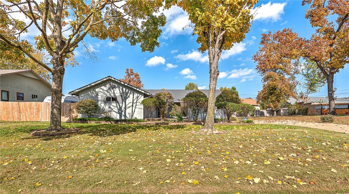 Property Photo: 1217 W Countrywood Circle AR 72756