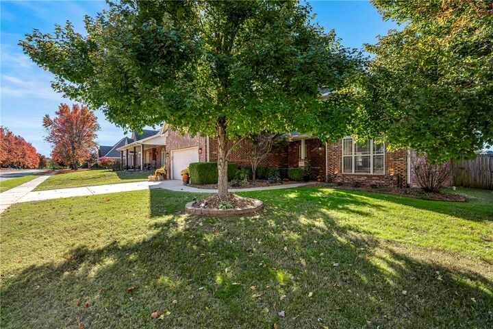 Property Photo: 2331 N Hidden Creek Drive AR 72704