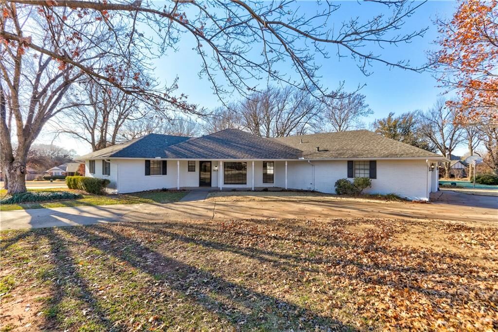 Property Photo: 3413 S Choctaw Drive OK 73013