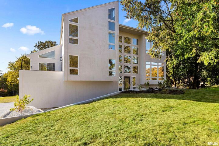 Property Photo:  4119 N Grandview Drive  IL 61614 